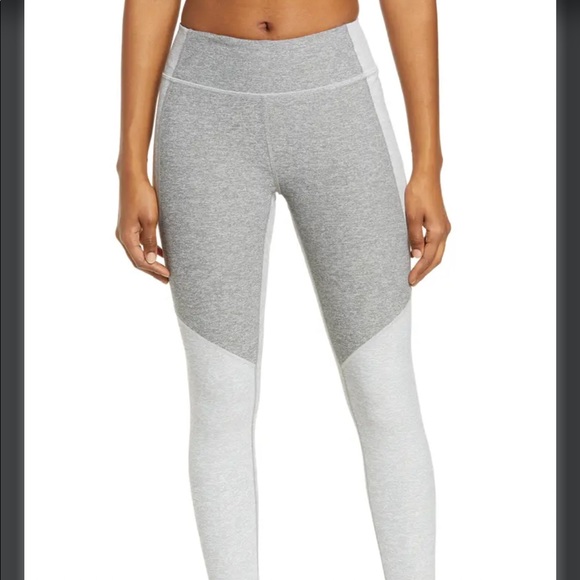 Outdoor Voices Two-Toned Warm Up Leggings in Dove and Ash - Picture 3 of 8